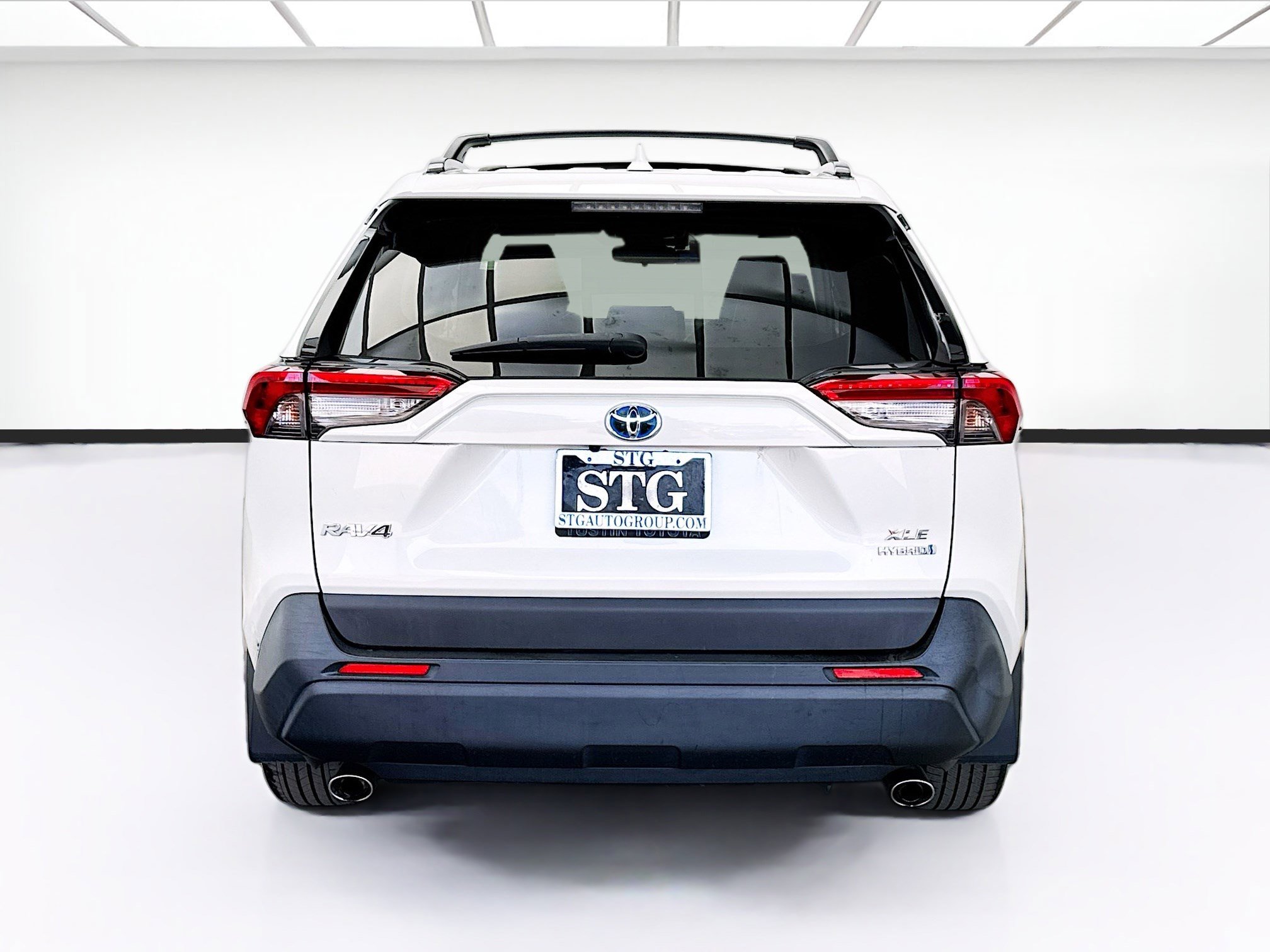 Used 2022 Toyota RAV4 XLE Premium AWD/4WD image 5