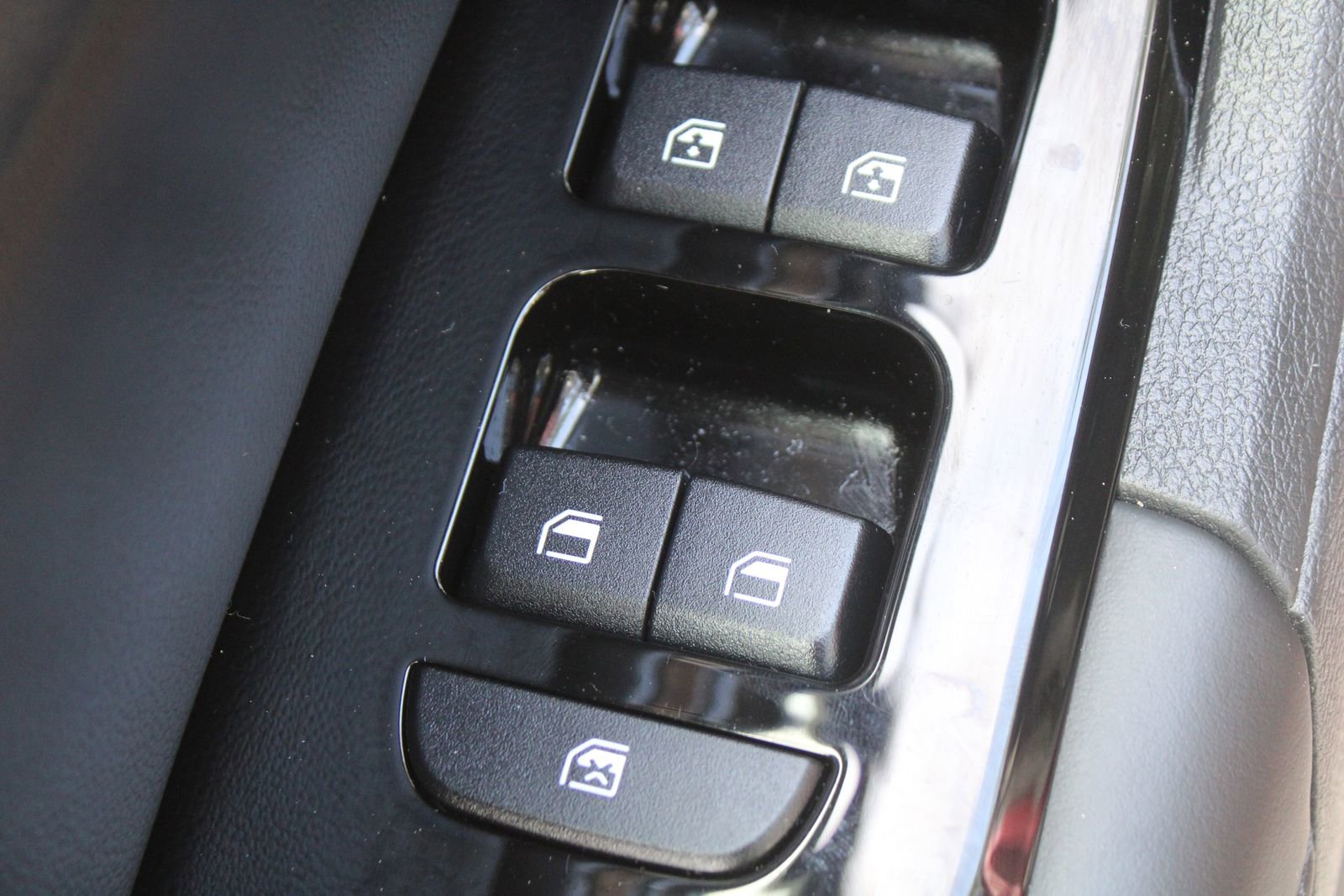 Certified 2025 Kia Sportage SX FWD image 20