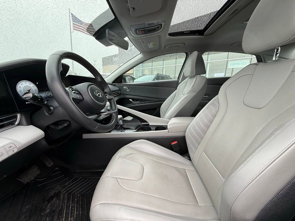 Used 2023 Hyundai Elantra Limited w/ Winter Weather Package image 12