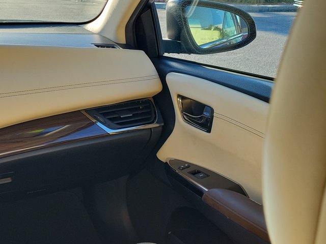 Used 2014 Toyota Avalon Limited FWD image 4