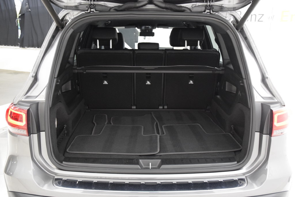 Used 2023 Mercedes-Benz EQB 300 4MATIC image 29