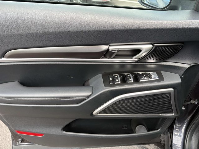 Used 2025 Kia Telluride S FWD image 7