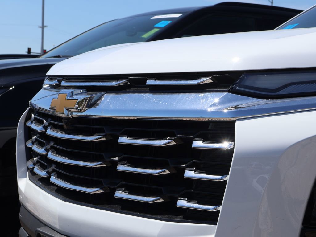 Used 2025 Chevrolet Equinox LT image 2