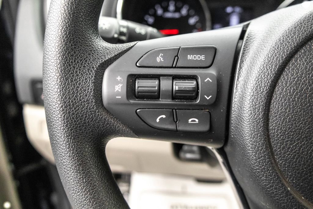 Used 2021 Kia Sedona LX image 15