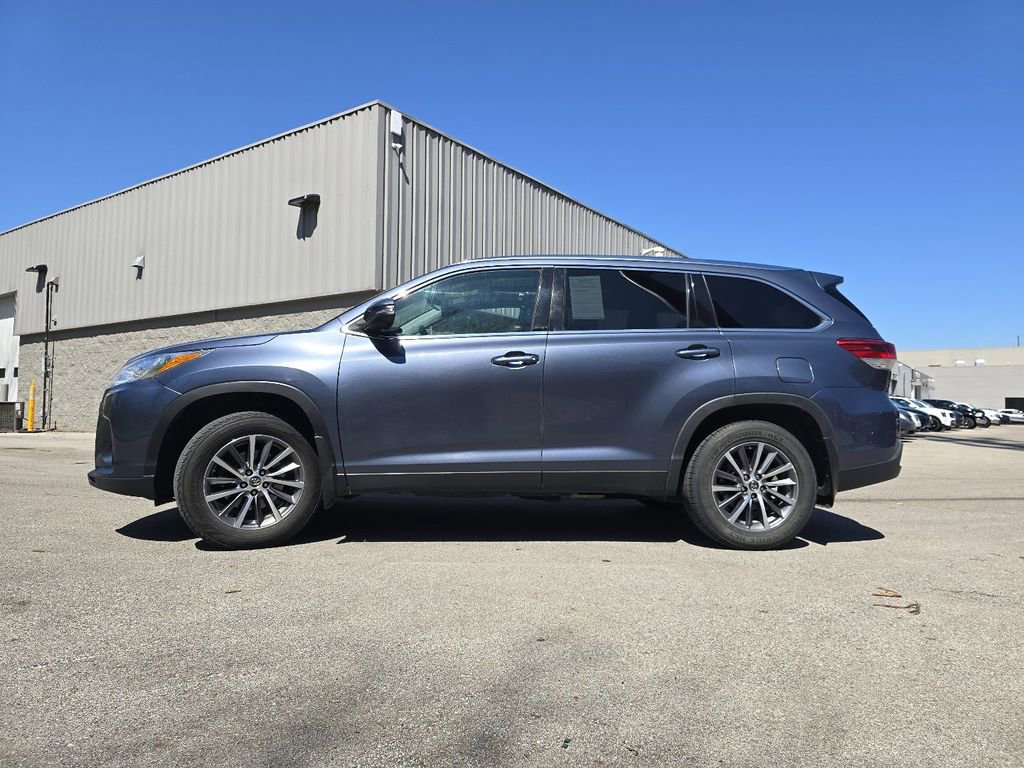 Used 2019 Toyota Highlander XLE AWD/4WD image 13