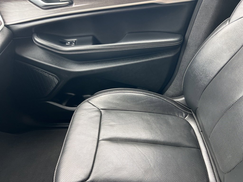 Used 2023 Jeep Grand Cherokee L Limited w/ Luxury Tech Group II image 21