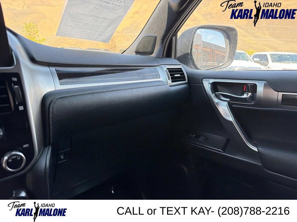 Used 2023 Lexus GX 460 Premium w/ Accessory Package AWD/4WD image 32