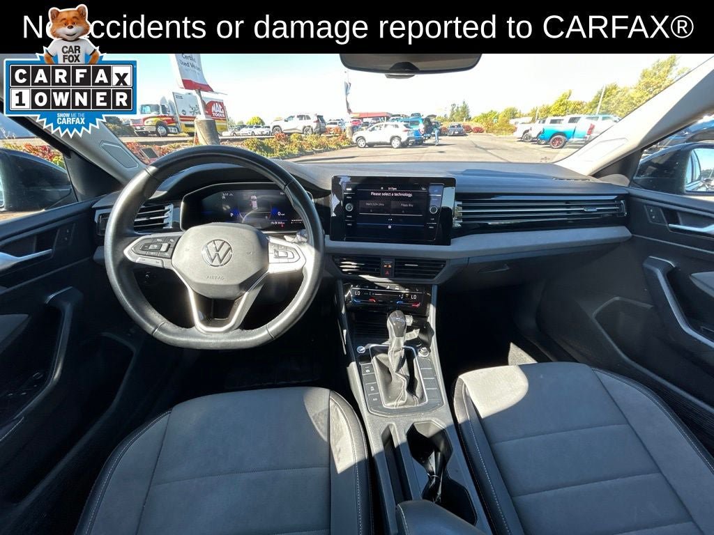 Certified 2025 Volkswagen Jetta SE FWD image 5