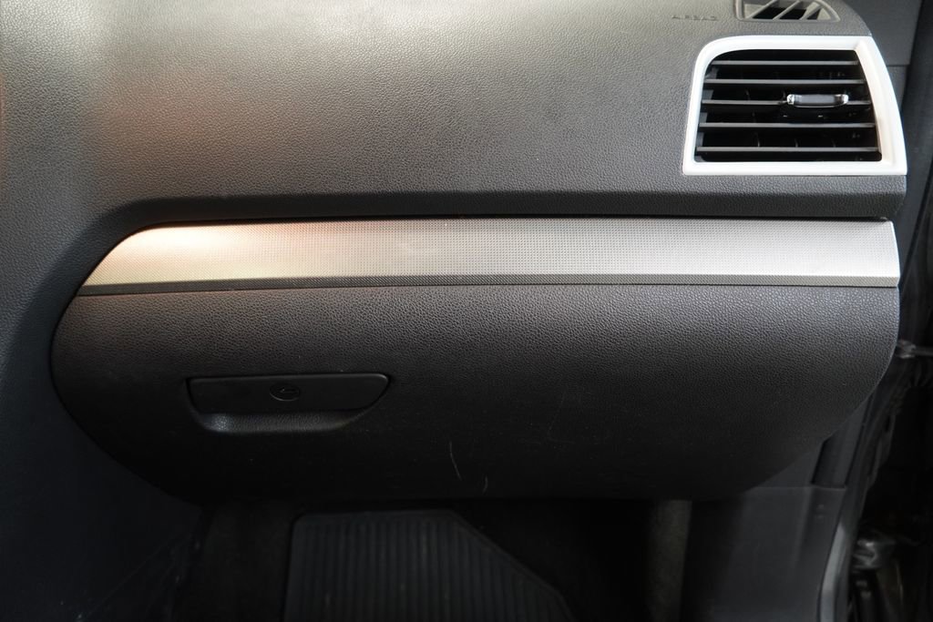 Used 2015 Ford Explorer XLT w/ Equipment Group 202A FWD image 38