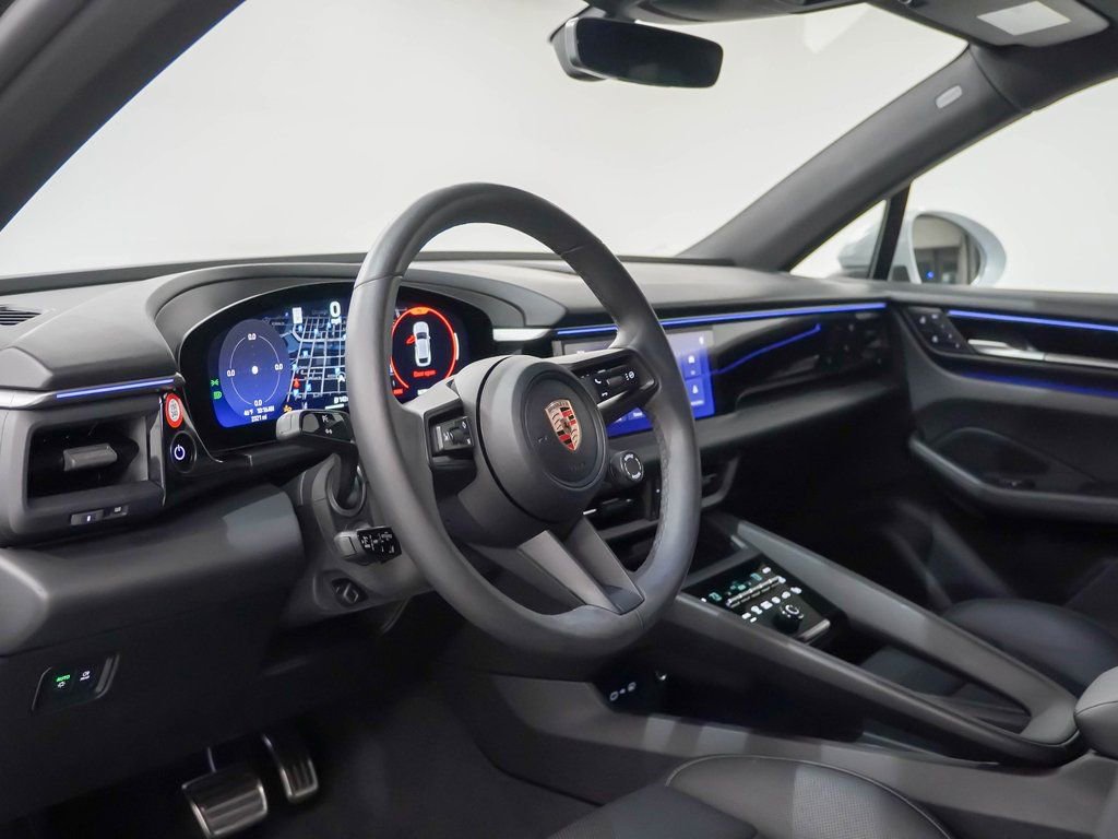 Certified 2025 Porsche Macan 4S Electric image 4