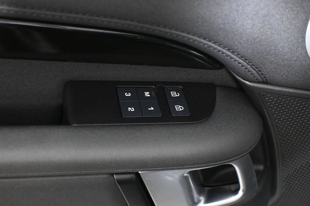 Used 2024 Land Rover Discovery S AWD/4WD image 58