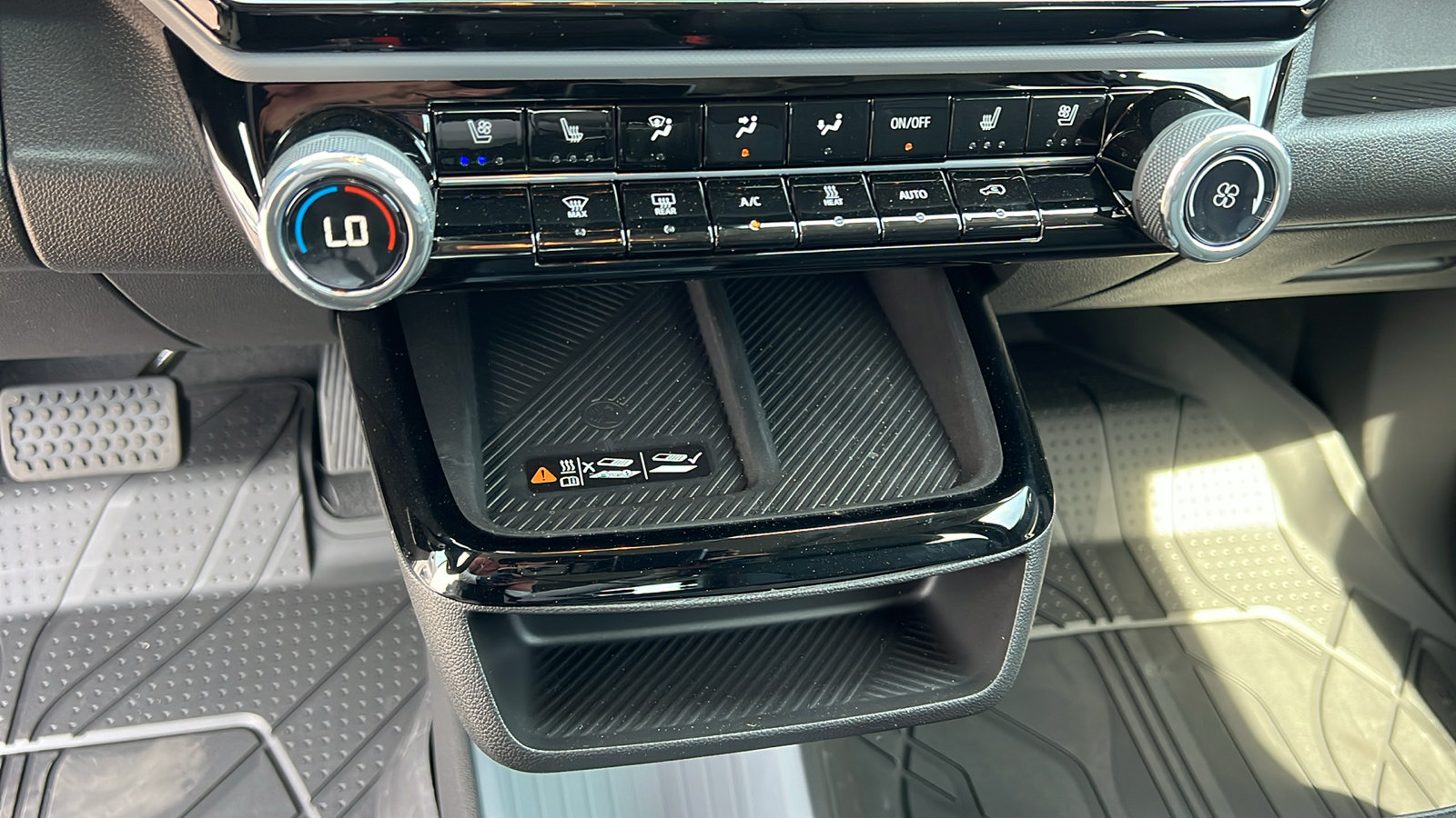 New 2027 Chevrolet Bolt RS w/ Technology Package FWD image 21