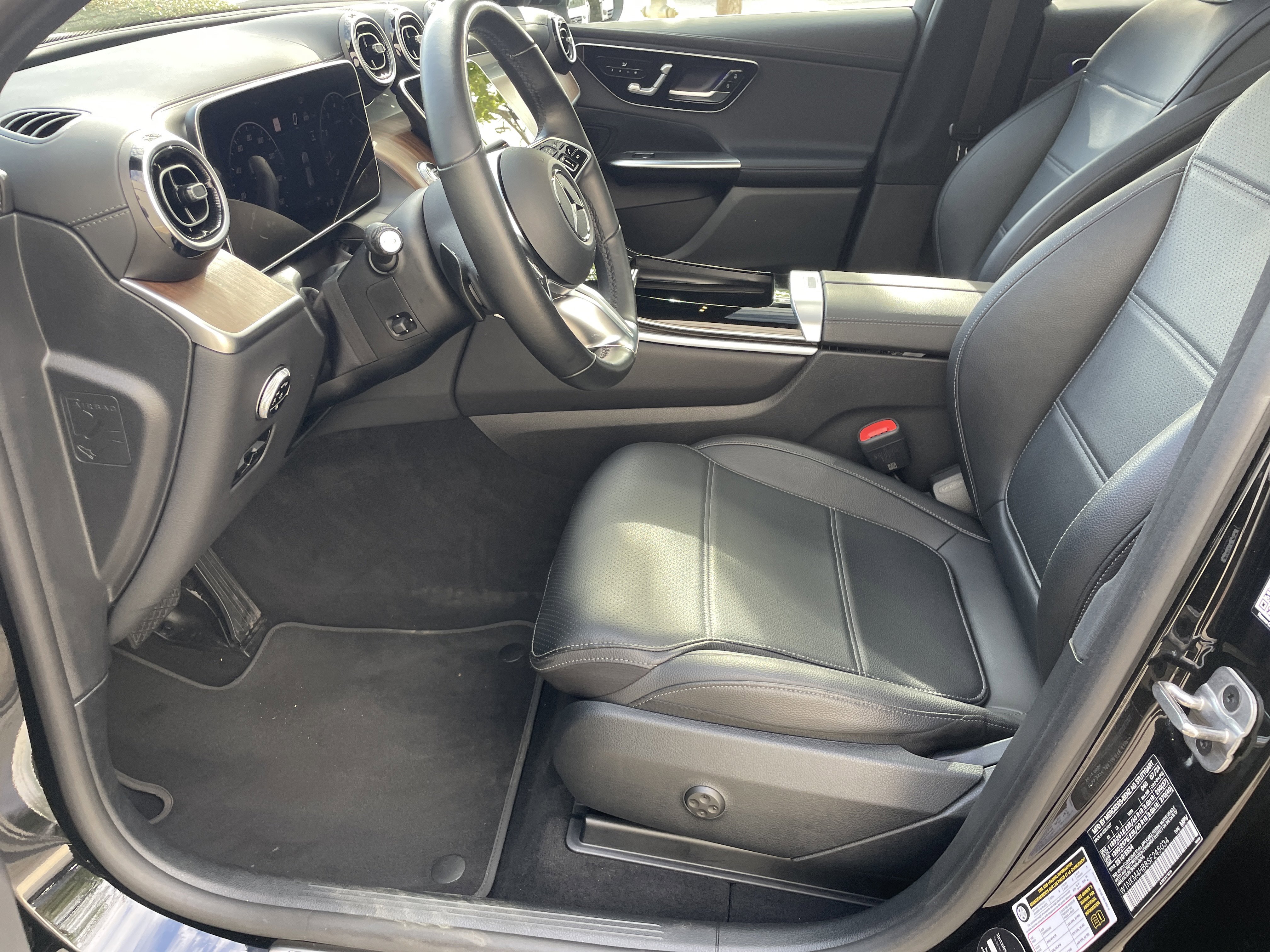 Certified 2025 Mercedes-Benz GLC 300 4MATIC w/ Driver Assistance Package image 22