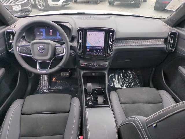 Certified 2023 Volvo XC40 B5 Plus w/ Protection Package Premier AWD/4WD image 26