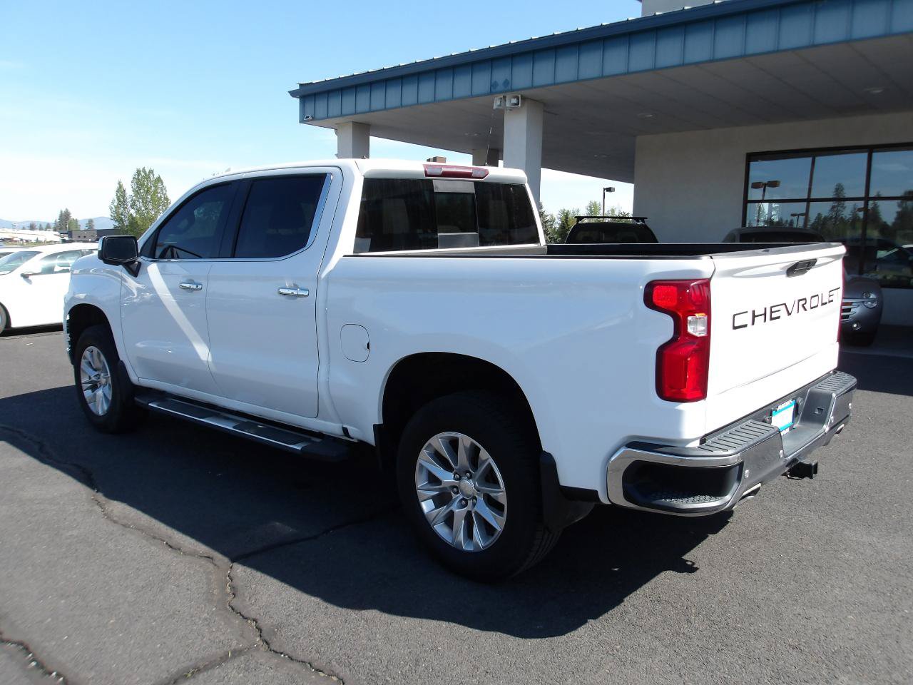 Used 2020 Chevrolet Silverado 1500 LTZ w/ LTZ Premium Package AWD/4WD image 3