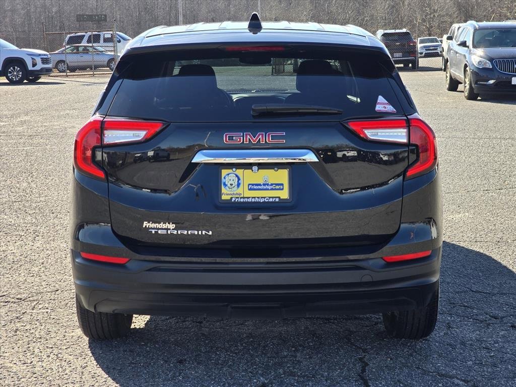 Used 2024 GMC Terrain SLE image 25
