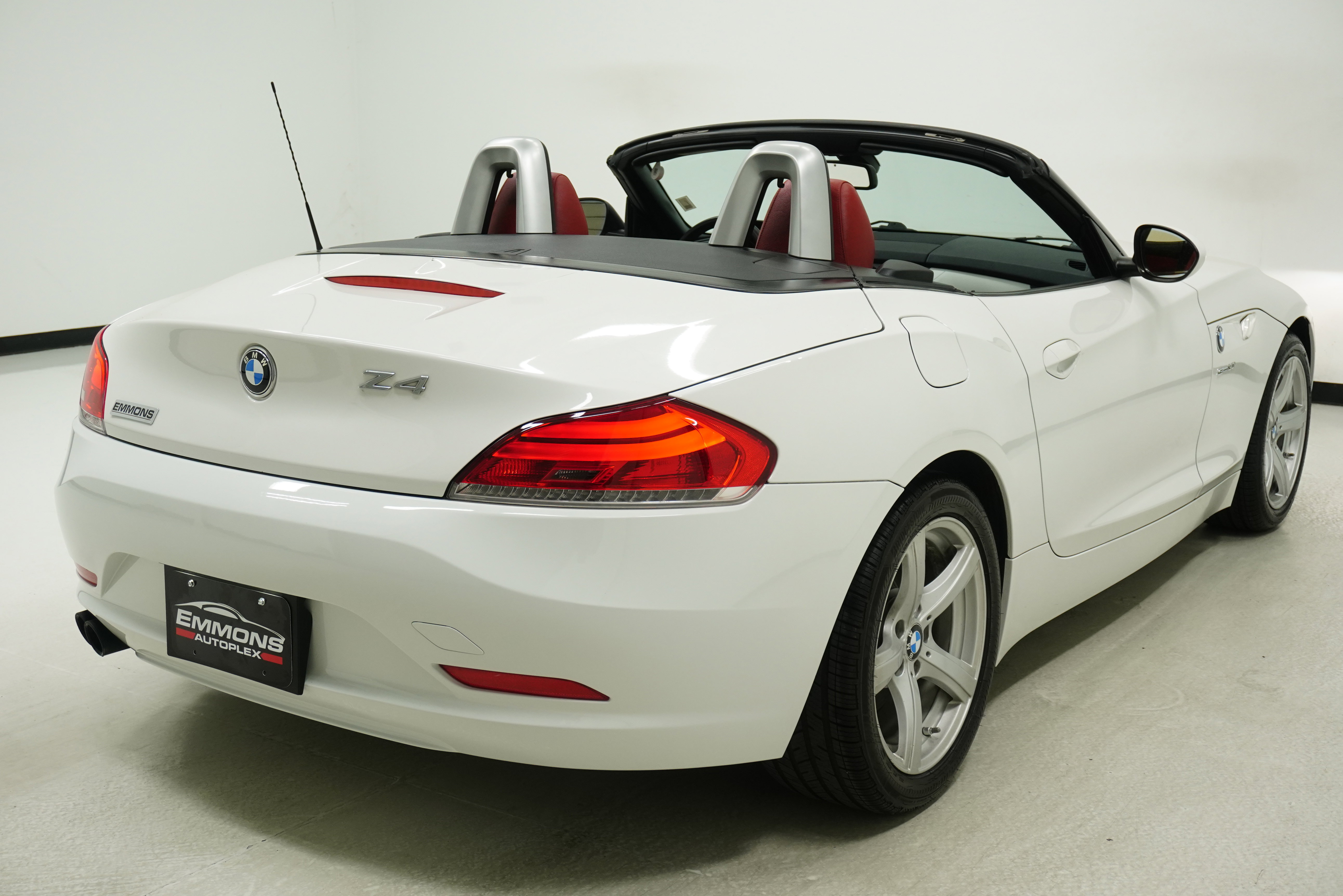 Used 2011 BMW Z4 sDrive30i image 9