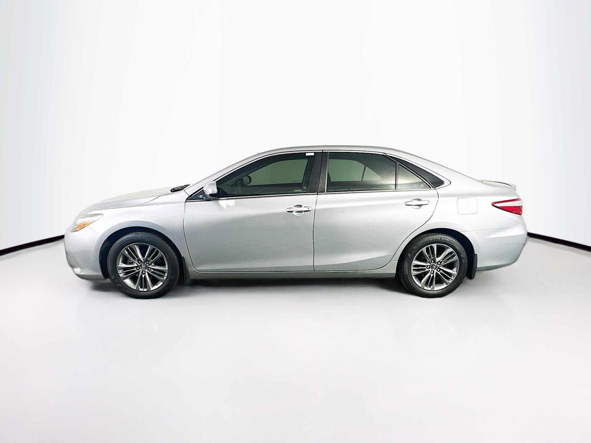 Used 2017 Toyota Camry SE FWD image 4