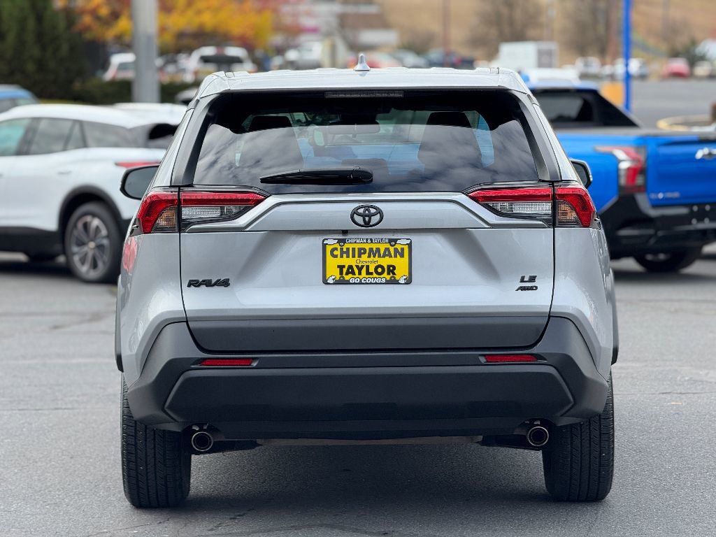Used 2022 Toyota RAV4 LE image 16