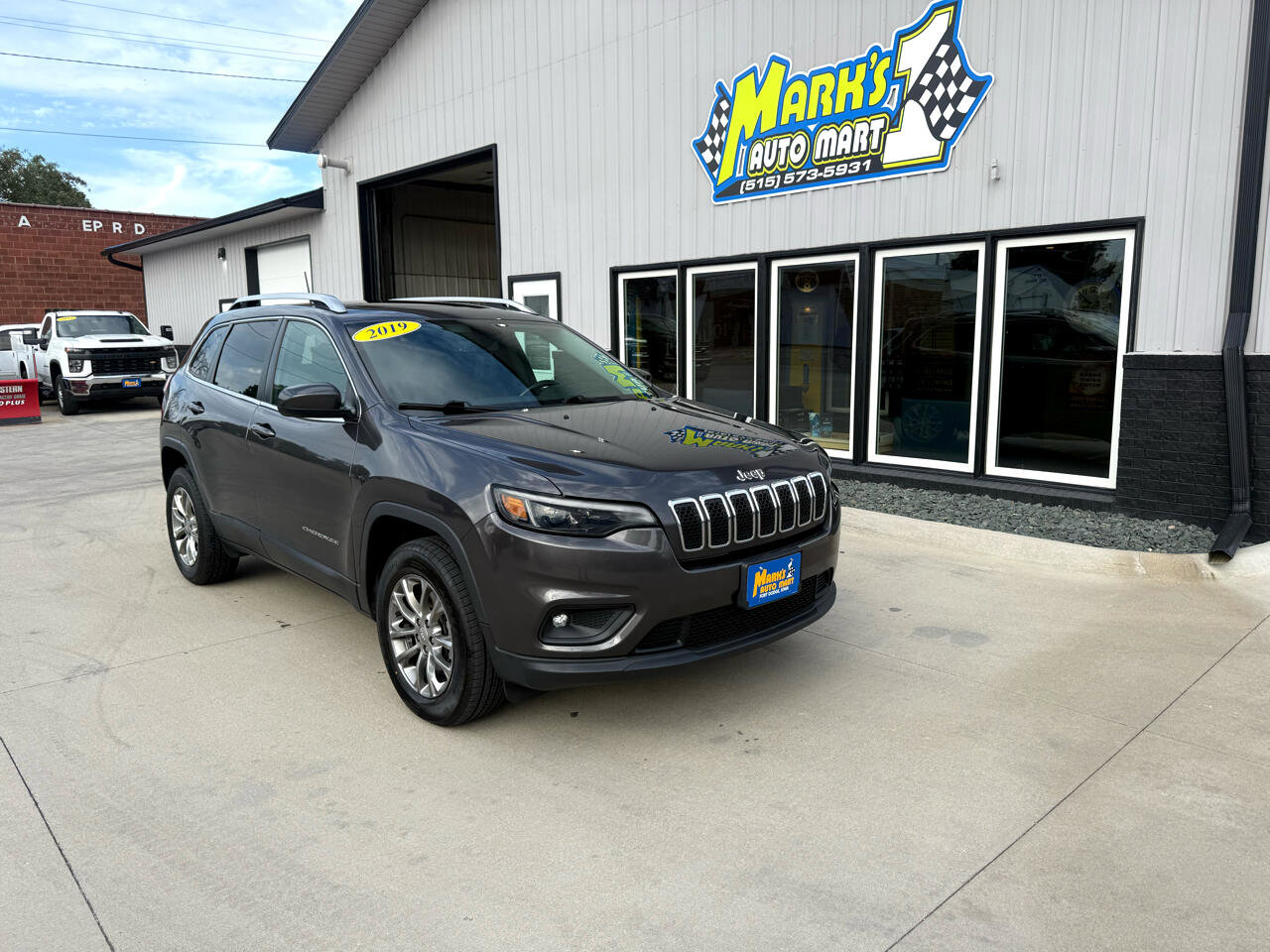 Used 2019 Jeep Cherokee Latitude Plus w/ Comfort/Convenience Group image 1
