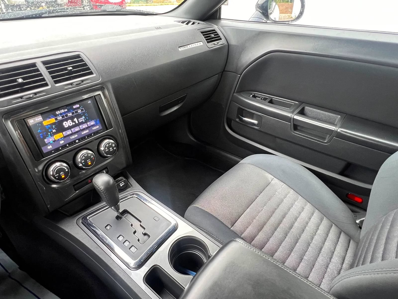 Used 2014 Dodge Challenger SXT RWD image 8