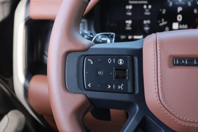 Used 2025 Land Rover Defender 110 image 17