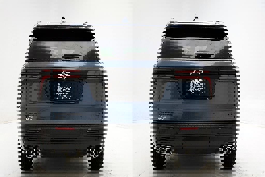 Used 2024 Chevrolet Traverse LT w/ Midnight/Sport Edition image 8