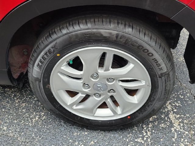 Used 2022 Hyundai Venue SE FWD image 6