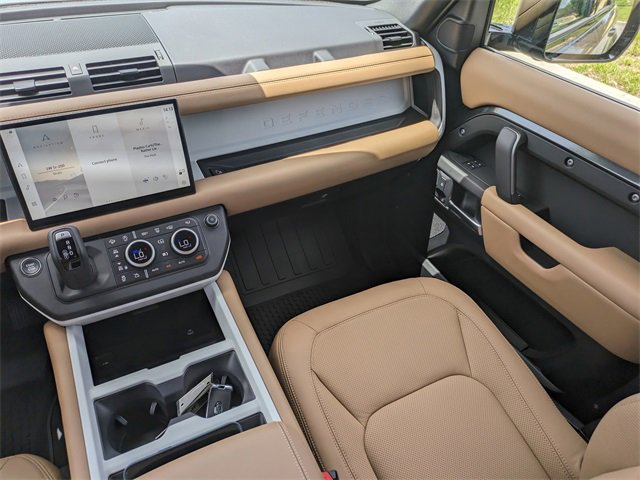 New 2025 Land Rover Defender 110 X-Dynamic SE image 13