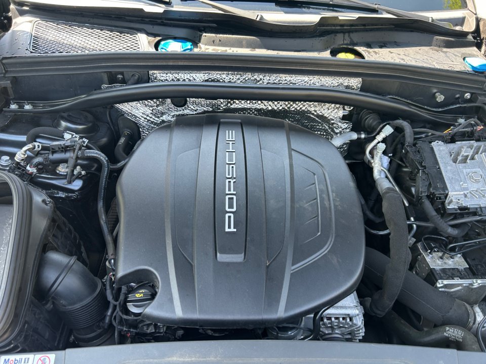 Used 2021 Porsche Macan AWD/4WD image 16