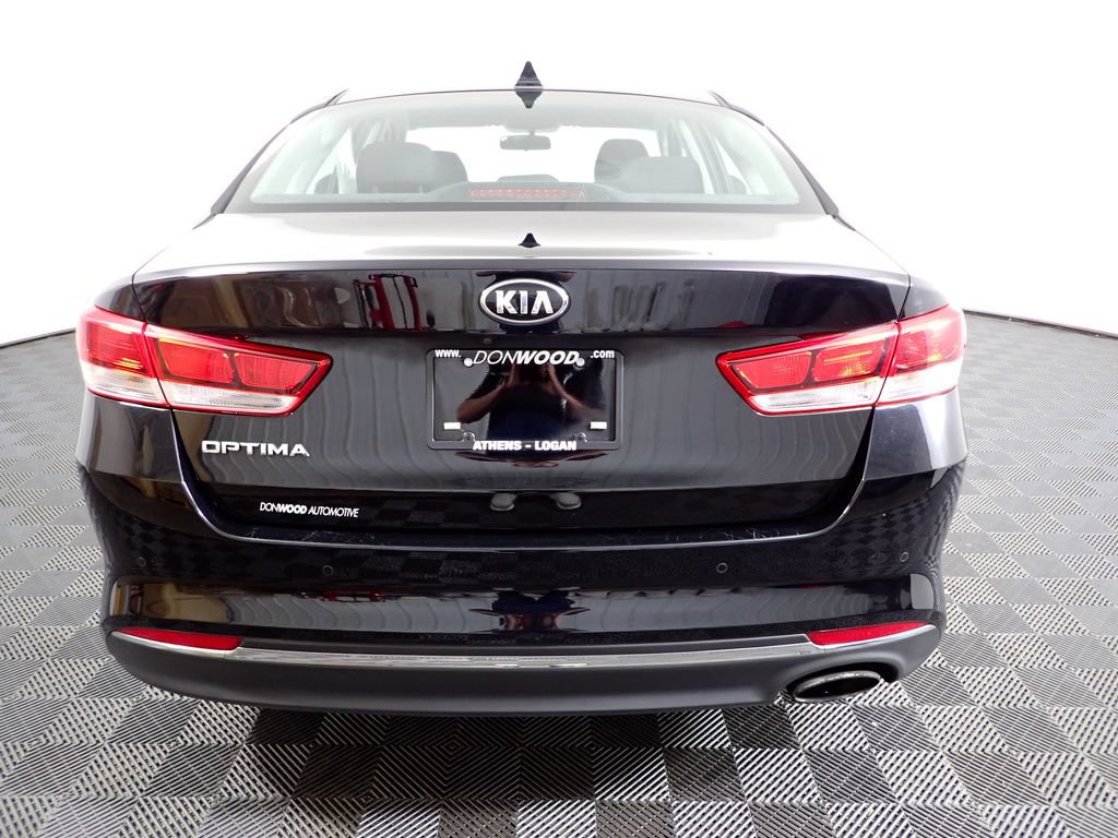 Used 2018 Kia Optima LX w/ 17" Alloy Wheels Package FWD image 12