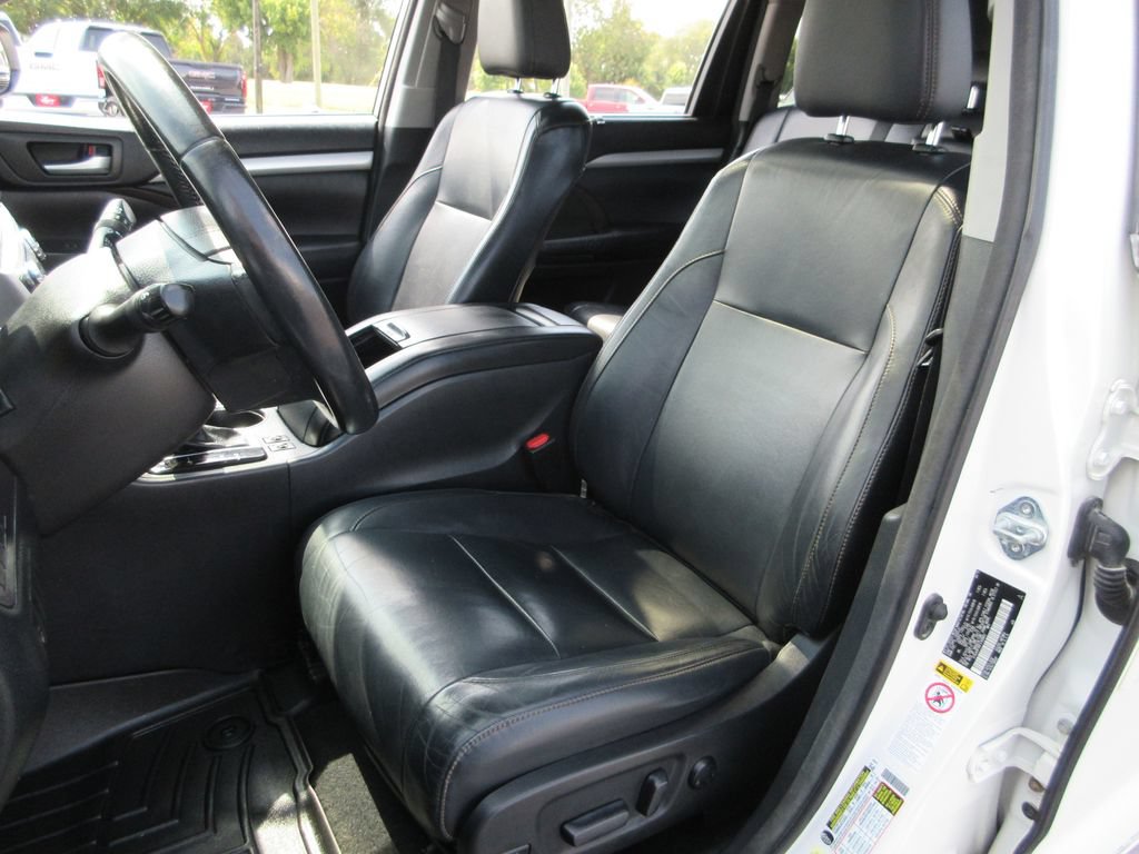 Used 2015 Toyota Highlander XLE AWD/4WD image 20