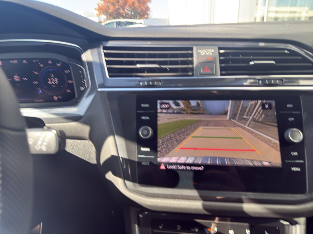 Used 2022 Volkswagen Tiguan SEL R-Line image 11