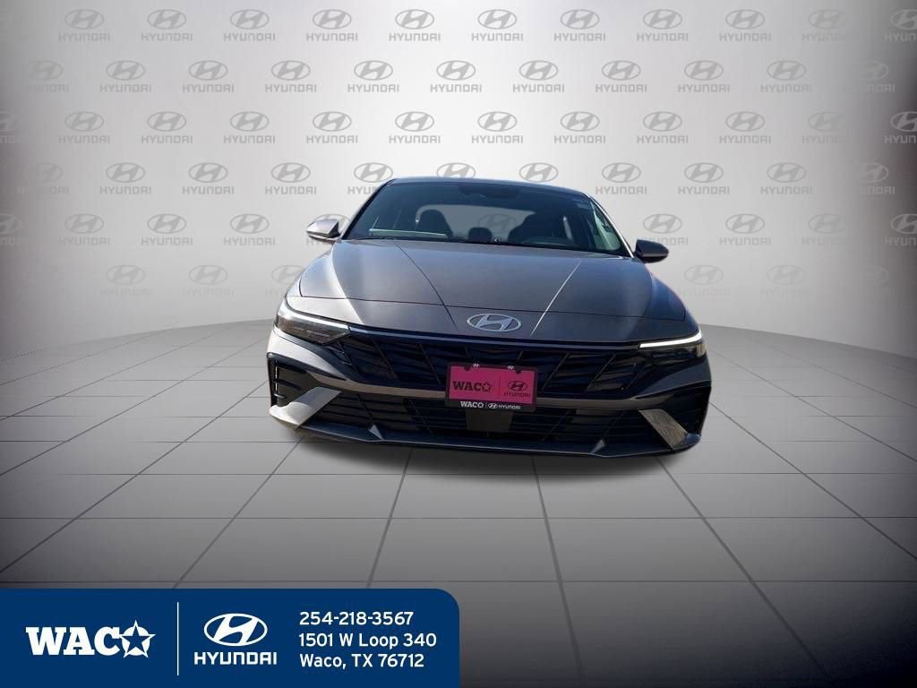 Used 2025 Hyundai Elantra Sport image 5