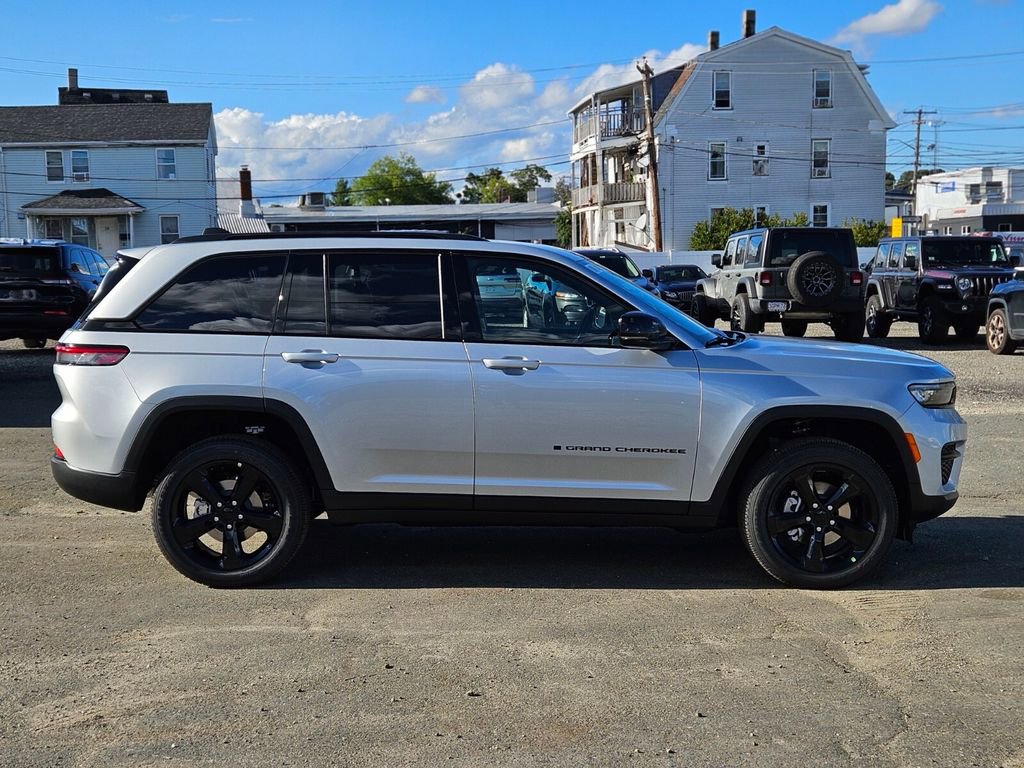 New 2025 Jeep Grand Cherokee Altitude image 6