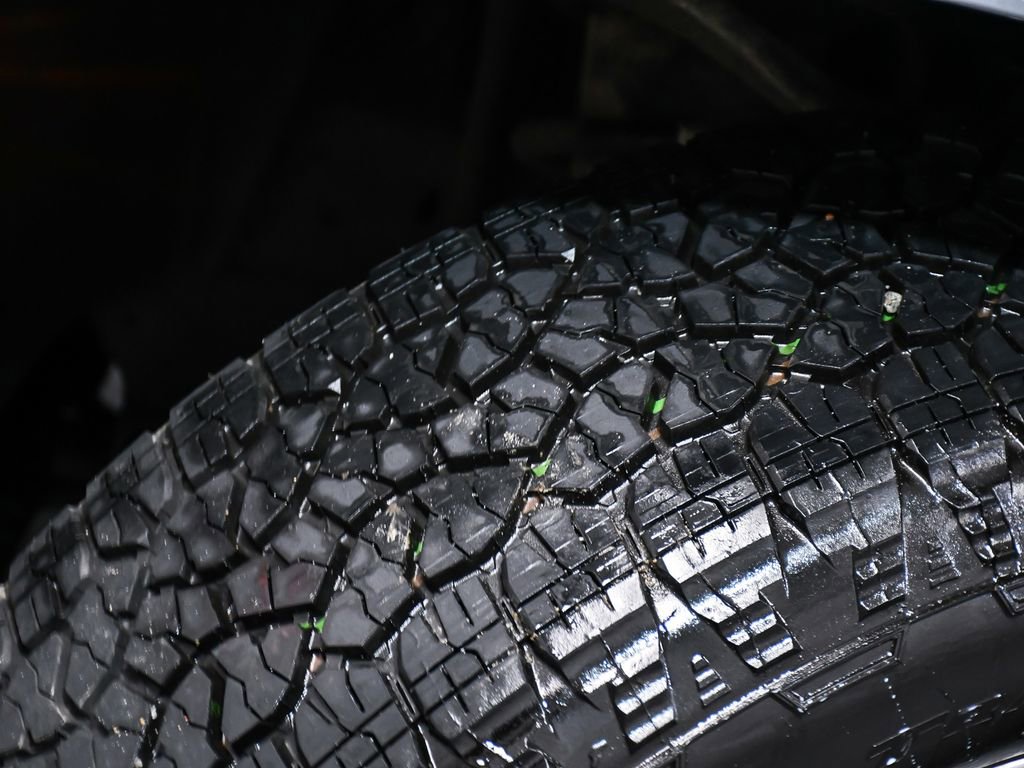 Used 2023 GMC Yukon XL SLT w/ SLT Premium Package image 86