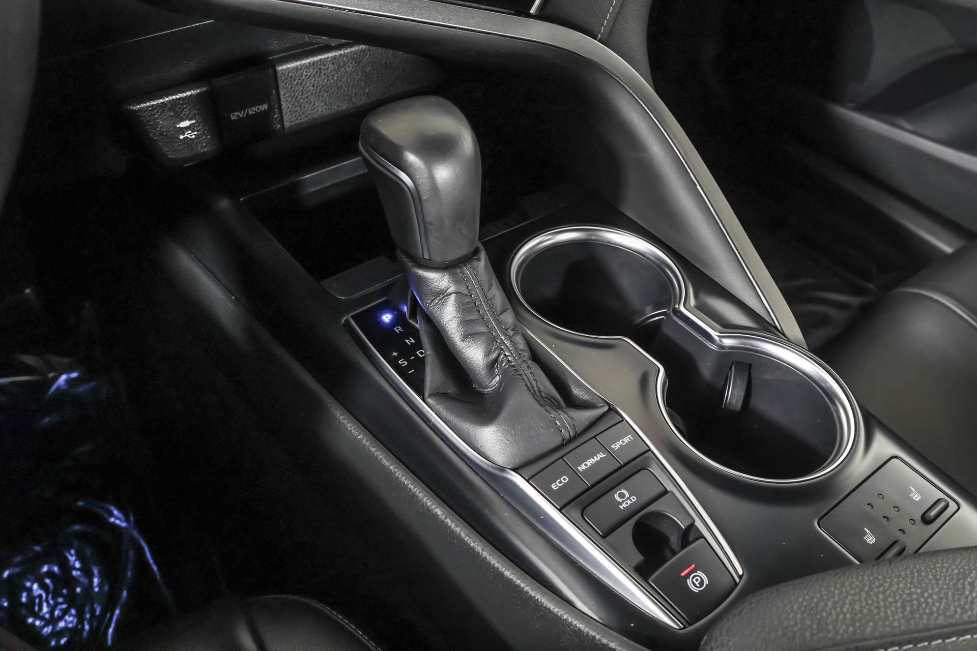 Used 2018 Toyota Camry XSE image 31