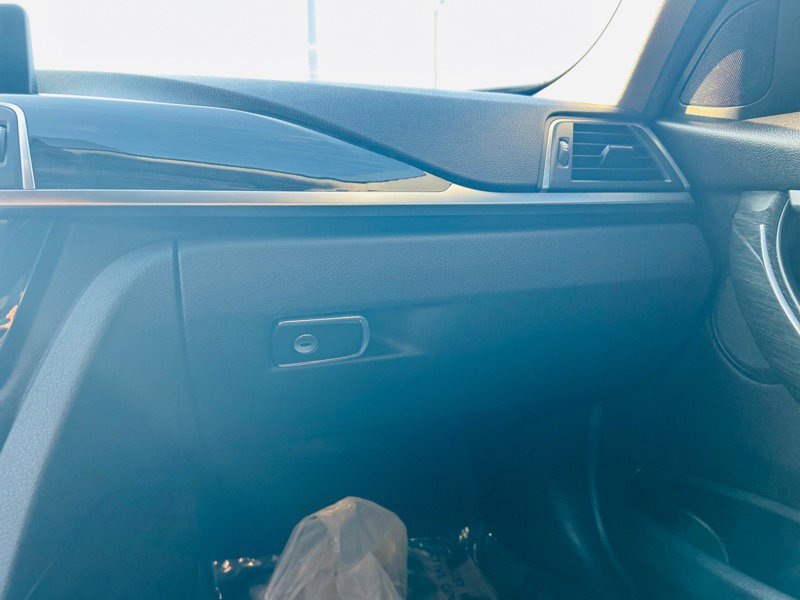 Used 2018 BMW 320i xDrive Sedan w/ Premium Package image 33