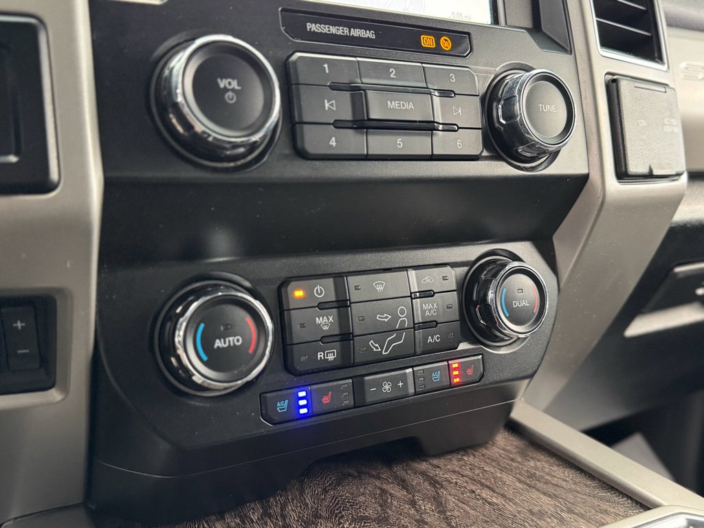 Used 2019 Ford F250 Lariat w/ Chrome Package image 30