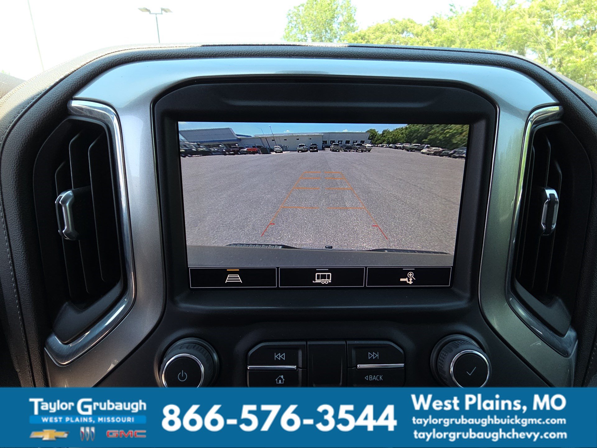 Used 2021 Chevrolet Silverado 1500 LTZ w/ Z71 Off-Road Package AWD/4WD image 24