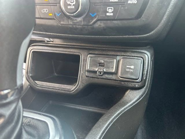 Used 2020 Jeep Renegade Latitude FWD image 27