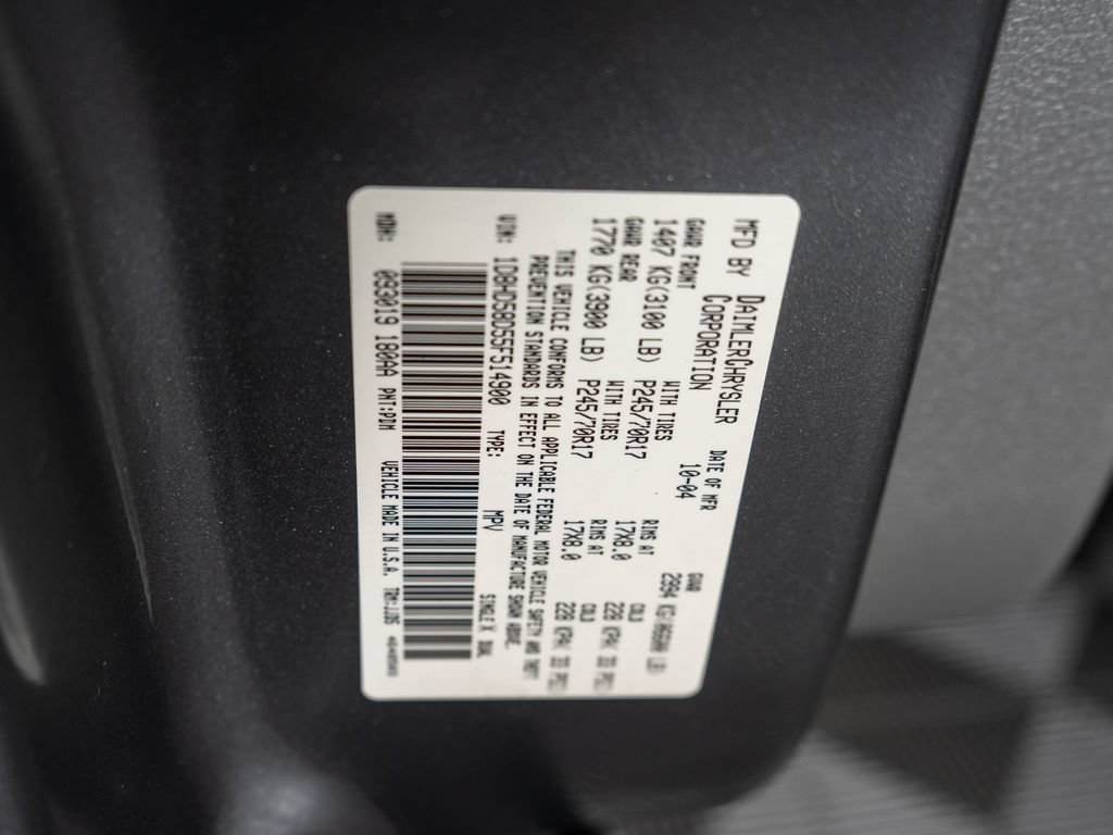 Used 2005 Dodge Durango Limited w/ Trailer Tow Group RWD image 34