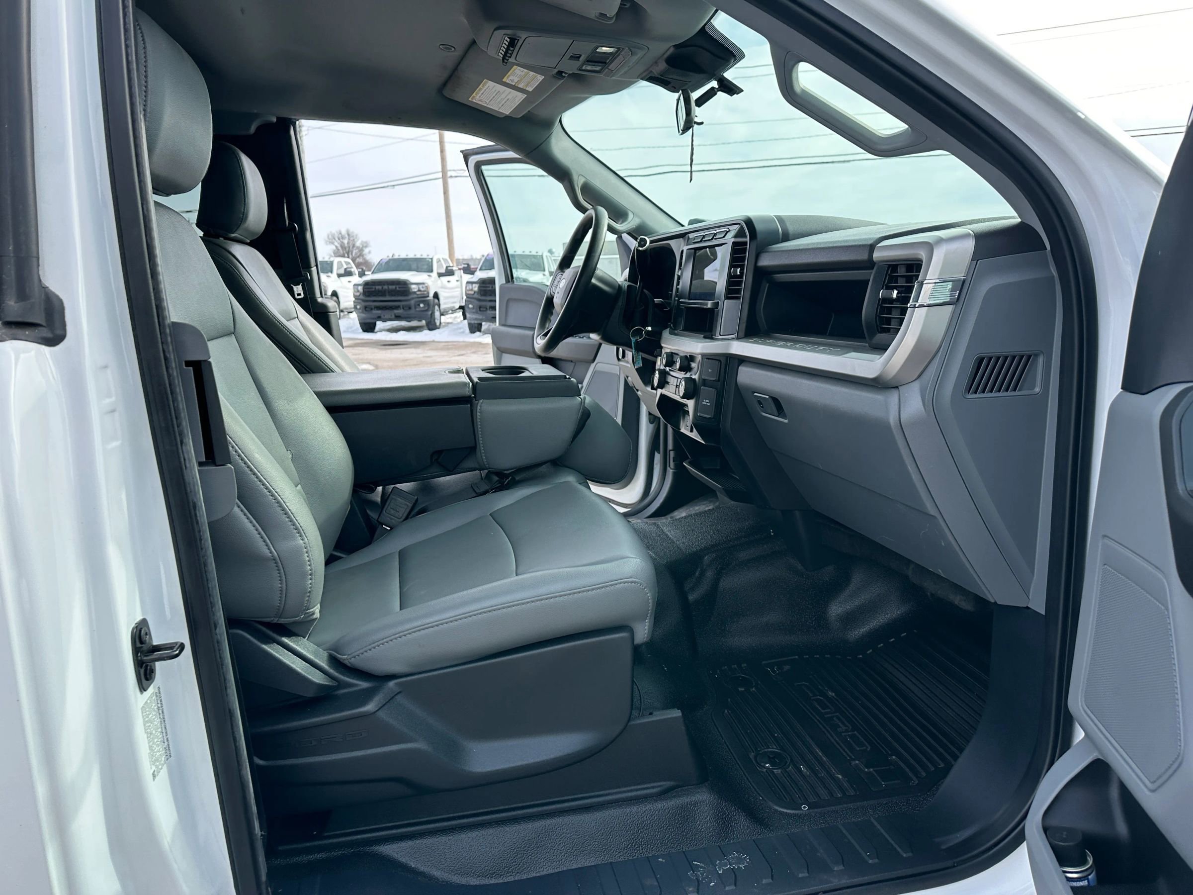 Used 2024 Ford F550 4x4 SuperCab Super Duty image 31