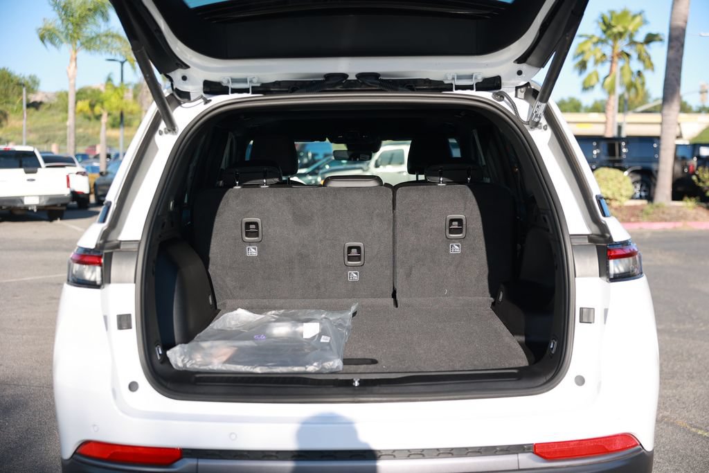 New 2026 Jeep Grand Cherokee Altitude RWD image 33