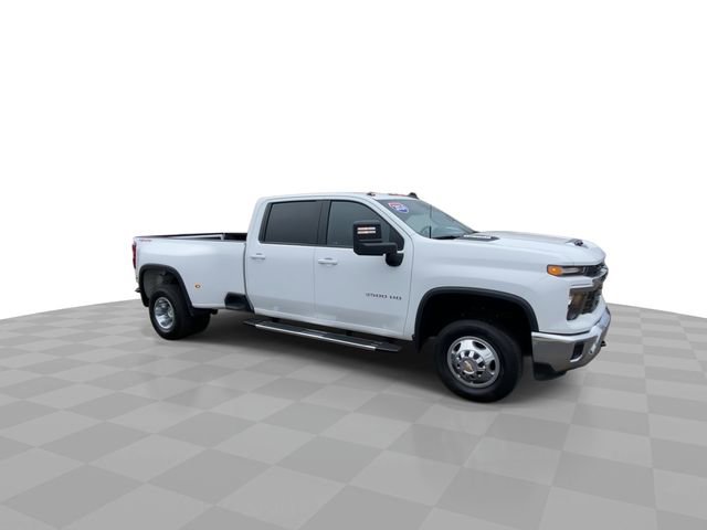 Used 2024 Chevrolet Silverado 3500 LT image 2