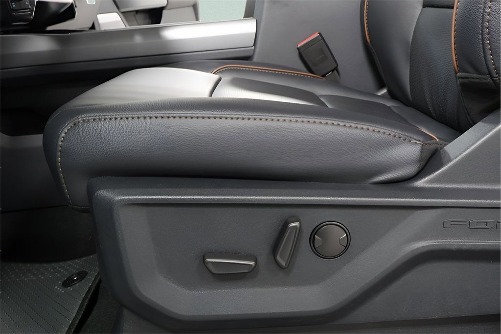 New 2026 Ford F350 Lariat w/ Black Appearance Package image 19