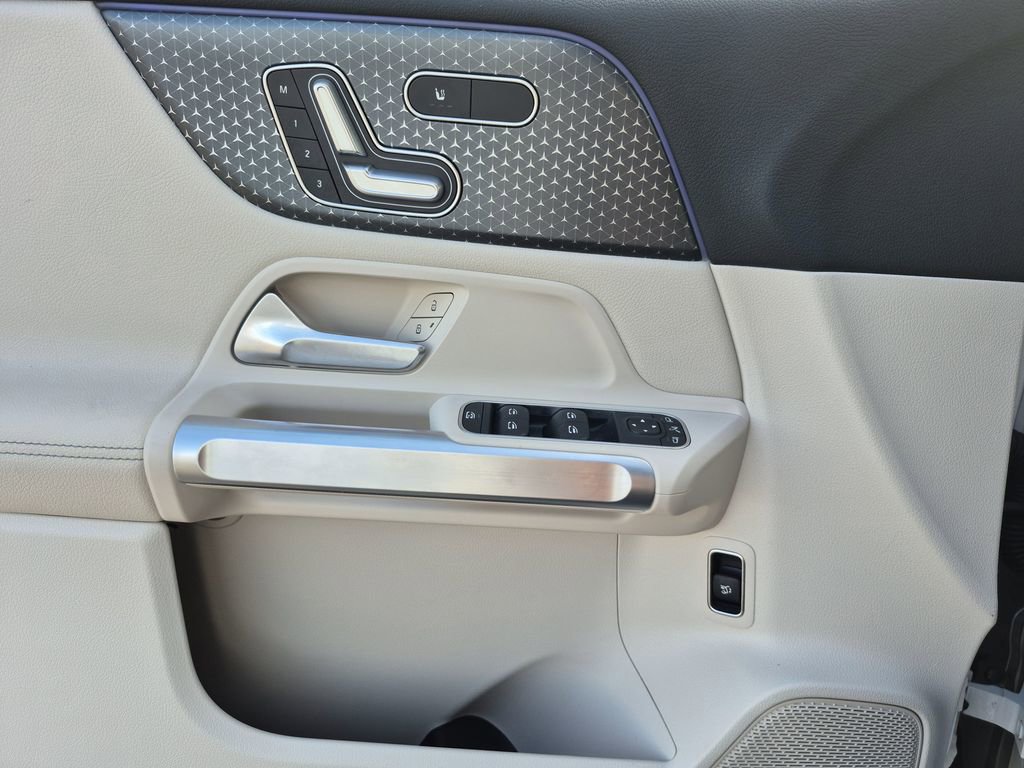 Used 2024 Mercedes-Benz EQB 300 300 image 6