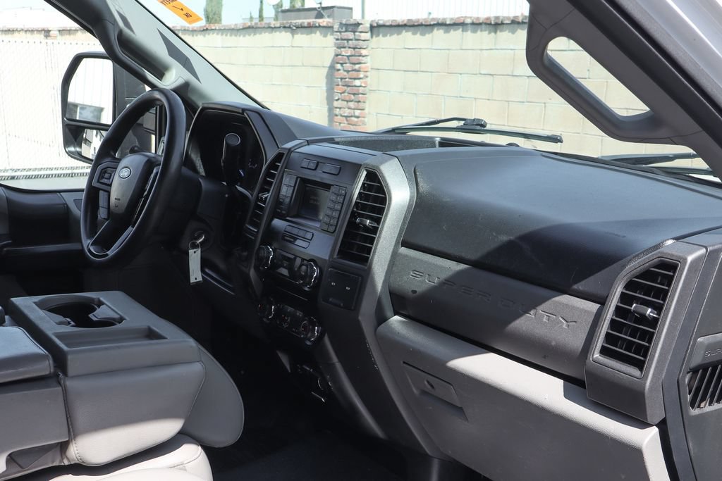 Used 2017 Ford F550 2WD Regular Cab Super Duty image 36