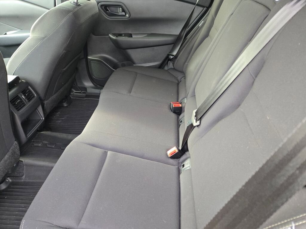 Used 2025 Nissan Rogue S image 17