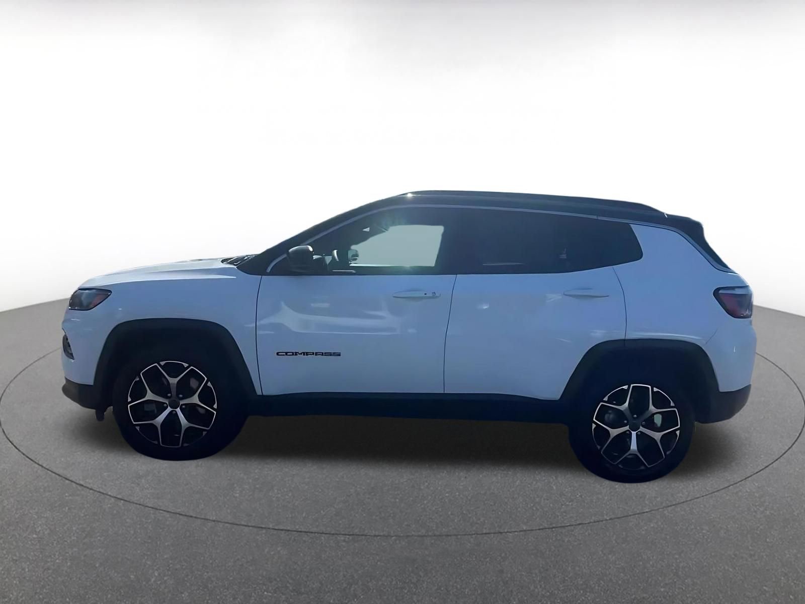 Used 2025 Jeep Compass Limited AWD/4WD image 9